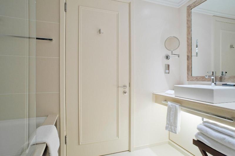 Номер Deluxe, St. Pancras Renaissance Hotel London