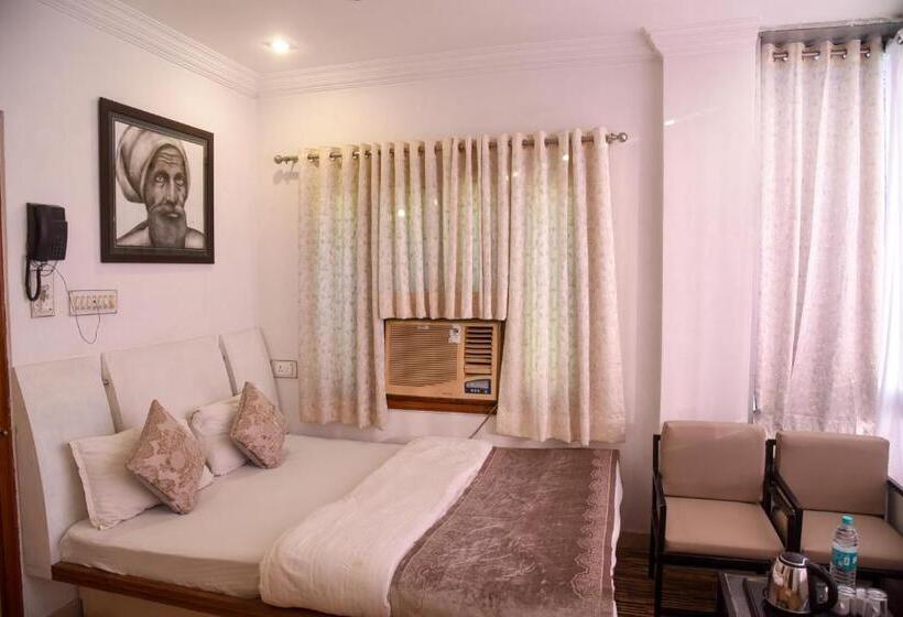 Quarto Estandar Cama King, Sajjan Villa