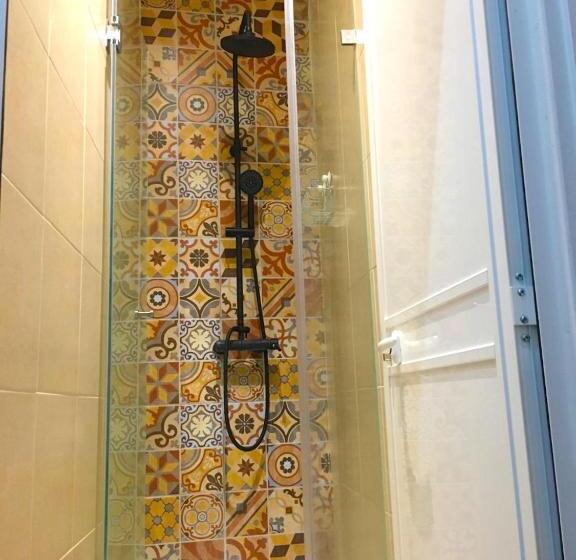اتاق استاندارد با سرویس بهداشتی مشترک, Safestay Lisbon Bairro Alto