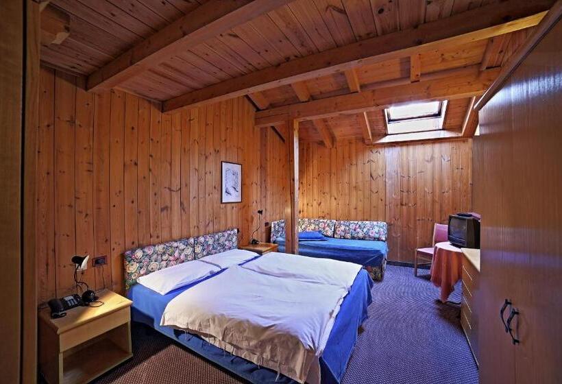 اتاق استاندارد سه نفره, Santa Caterina