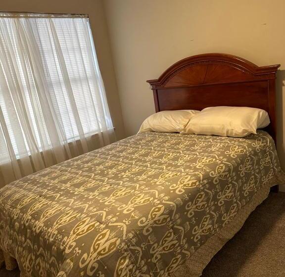 اتاق لوکس, Cozy   Home Away From Home With Free Parking