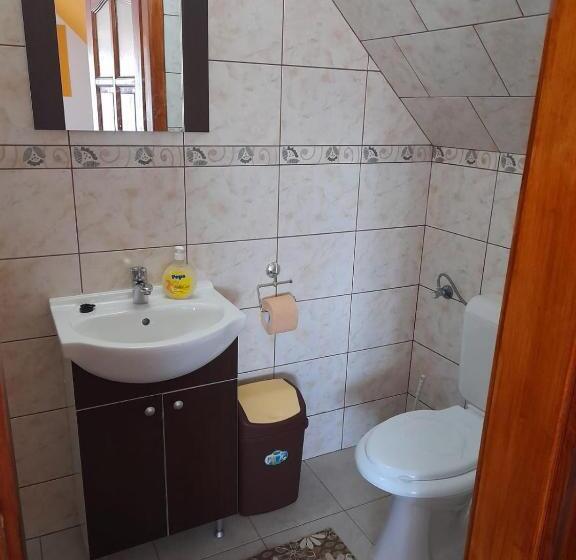 Трехместный Номер Стандарт с Балконом, Casa Emy