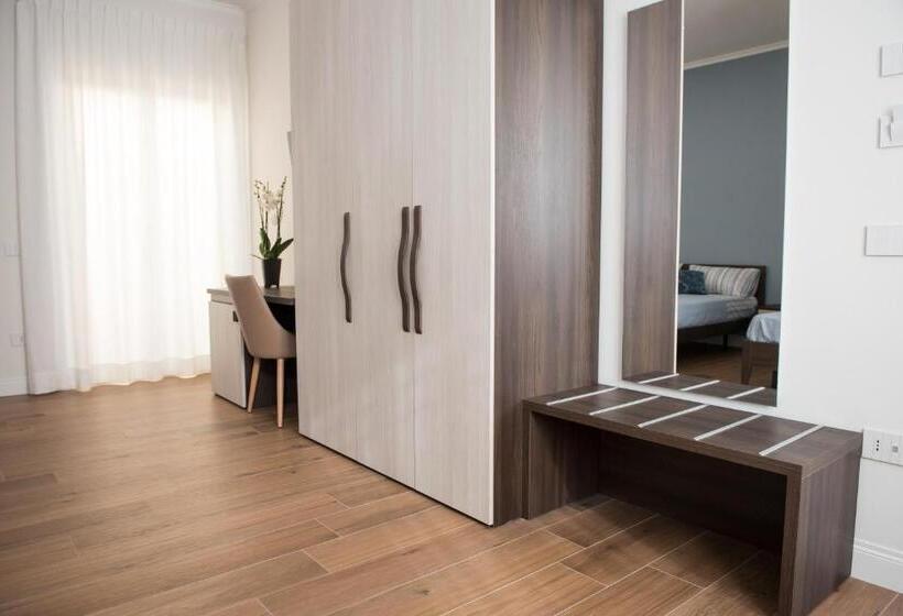 Quarto Triplo Estandar, B&b La Piazzetta