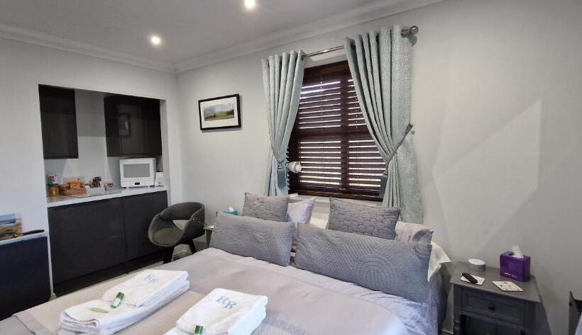 Номер Deluxe Кровать Кинг, Room On The River