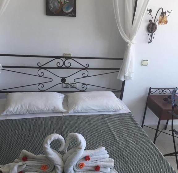 اتاق استاندارد با چشم‌انداز باغ, Anastasia Studios, Apartments & Suites