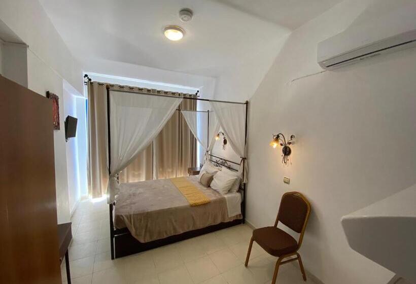 اتاق استاندارد سه تخته با چشم‌انداز باغ, Anastasia Studios, Apartments & Suites