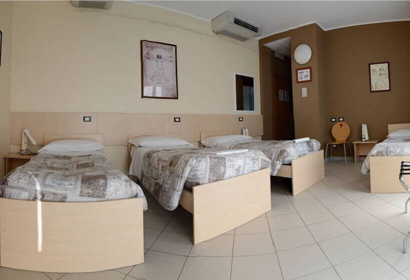 اتاق استاندارد چهار تخته, Central Hostel Bg