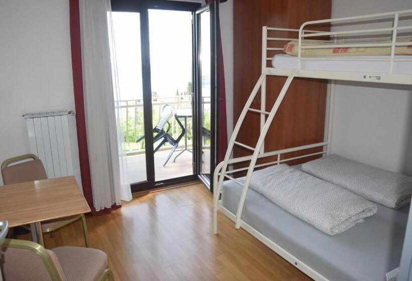 اتاق ساده سه‌ نفره, Hostel Panorama Portorož