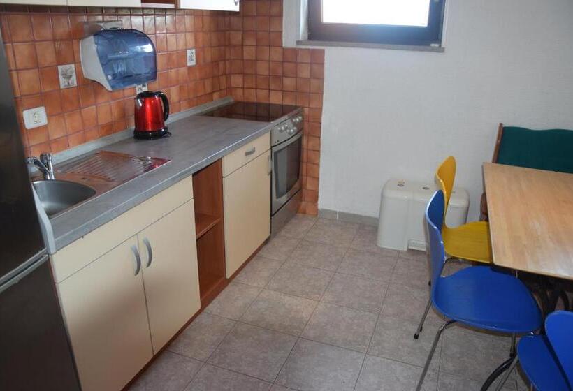 اتاق کلاسیک چهارنفره, Hostel Panorama Portorož