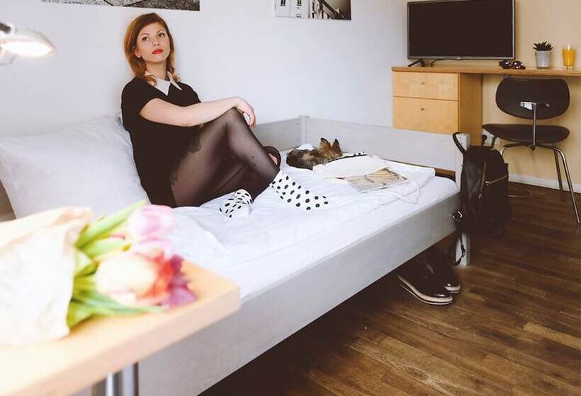 اتاق استاندارد یک نفره, Pfefferbett Hostel