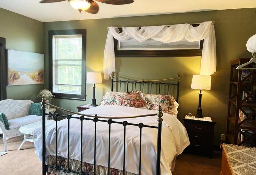 Люкс Повышенной Комфортности, Wolf Creek Bed And Breakfast