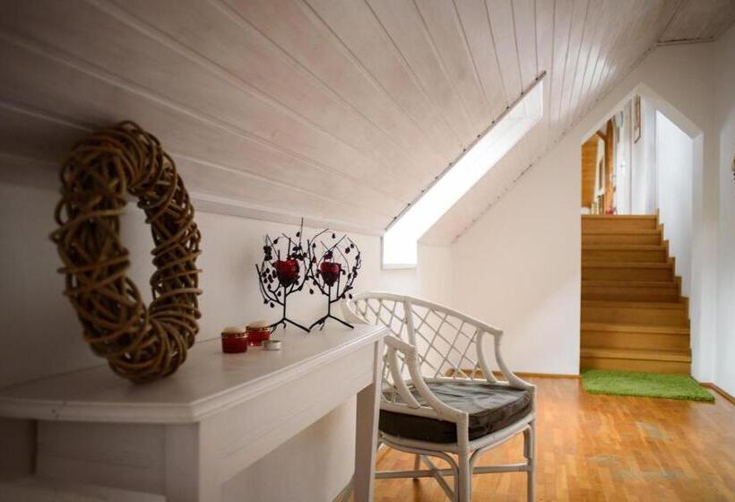 Номер Стандарт Вид на Сад, Belysium Bed & Breakfast Panzió