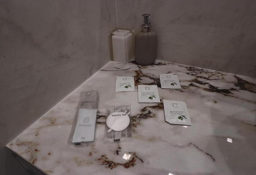 سوئیت با بالکن, Aron Only Suites Bed And Breakfast