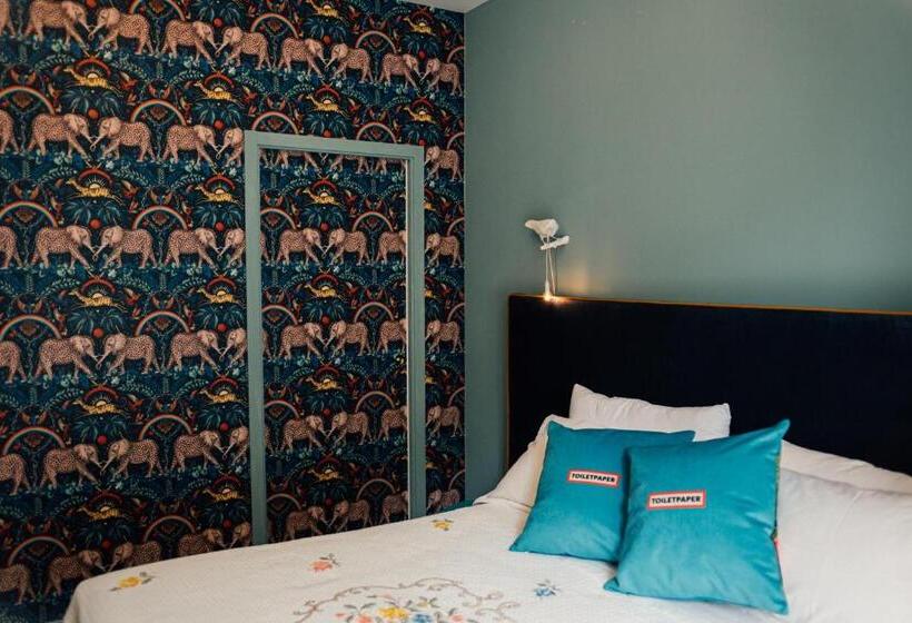 اتاق استاندارد سه تخته با بالکن, Aron Only Suites Bed And Breakfast