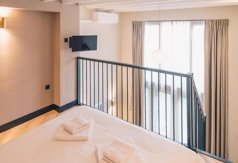 Quarto Estandar Interior, Lvm Stays