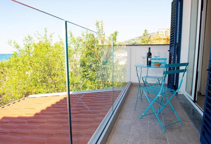 Quarto Deluxe Vista Mar com Sacada, Mbaccimari B&b