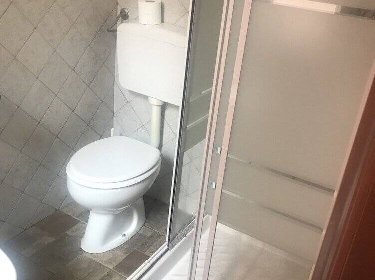 带共用浴室的标准房间, Edy Milano
