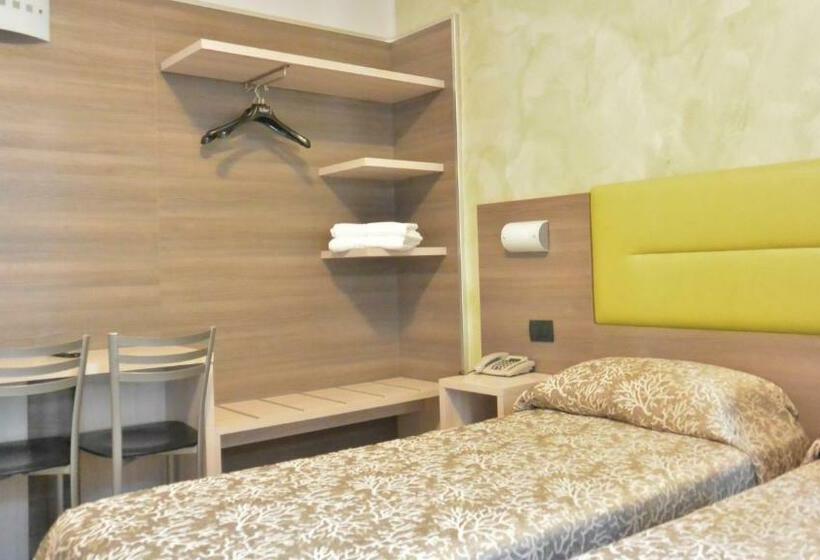 اتاق استاندارد با سرویس بهداشتی مشترک, Siena