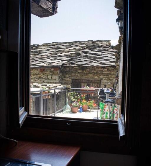 4인용 스탠다드 룸, Medieval Hamlet Malpertus