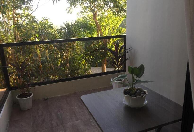스탠다드 트리플 발코니 룸, Bohol Ecotel