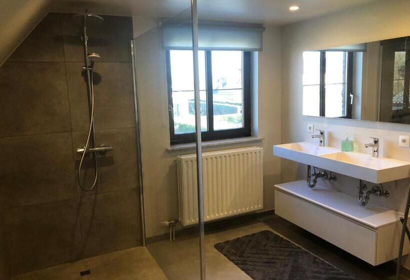 Семейный Номер, B&b Carisma