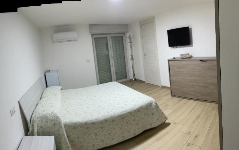 Номер Deluxe, Teddy Sroom