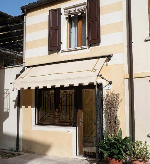 اتاق دوبلکس, Via Marconi B&b