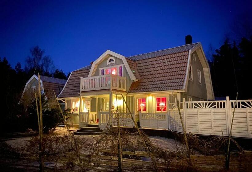 标准平房, Dr åsa Kallfors Järna Bed & Breakfast