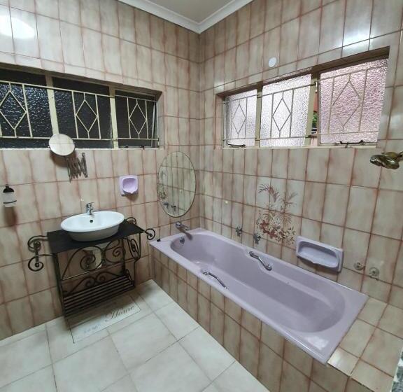 Номер Deluxe Кровать Кинг, Whitehouse Lodge Benoni