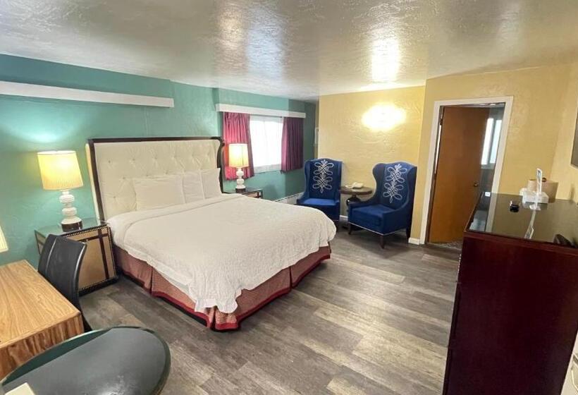 家庭山景房, American Inn