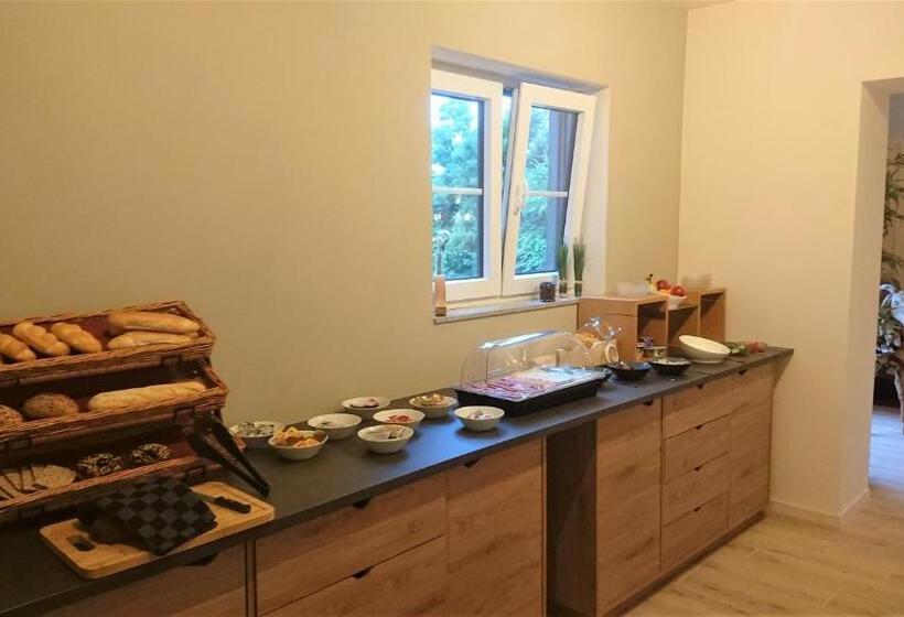 Четырехместный Номер Deluxe, Rock Inn