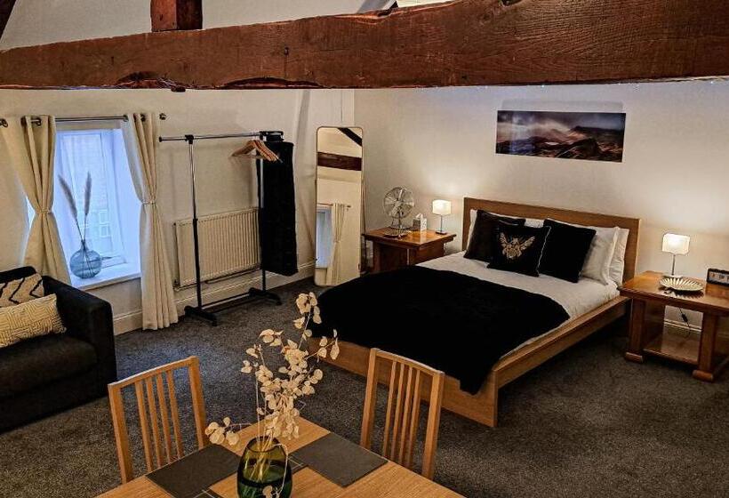 Дом 1 Спальня, The Old Vicarage