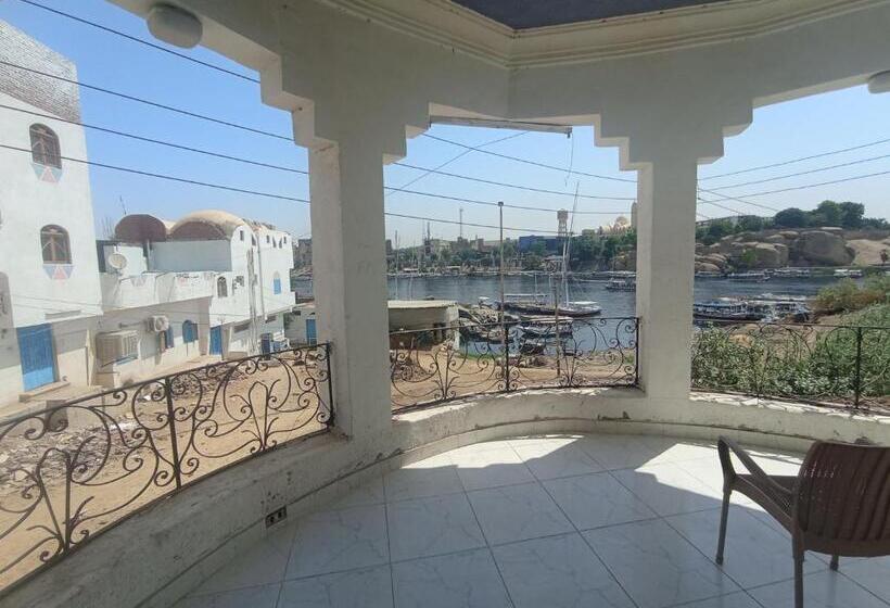 اتاق استاندارد سه نفره, Winji Guest House