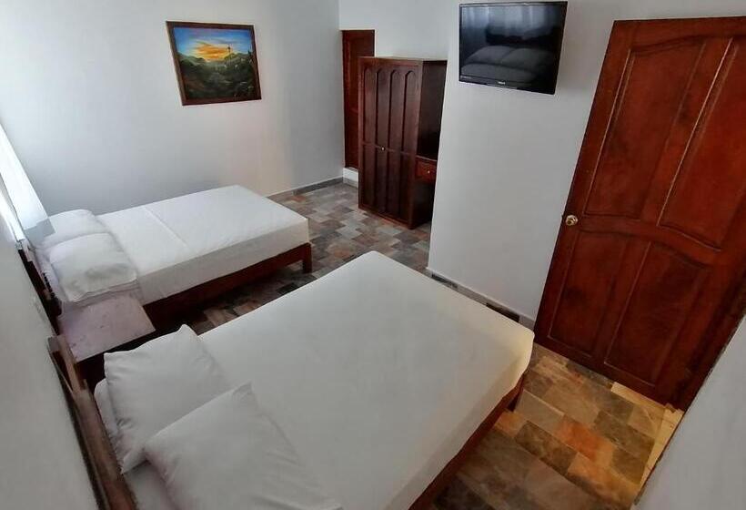 エコノミー４人部屋, Don Luis Hostal   Sucursal Hidalgo   Tecolutla