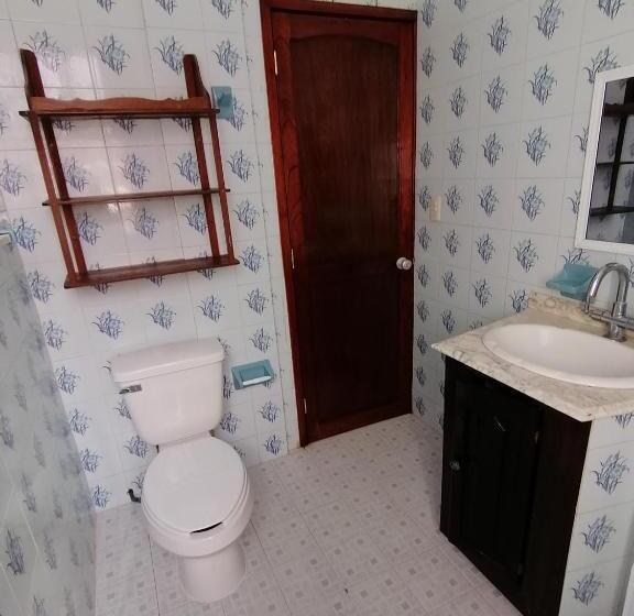 Quarto Quádruplo Economy, Don Luis Hostal   Sucursal Hidalgo   Tecolutla
