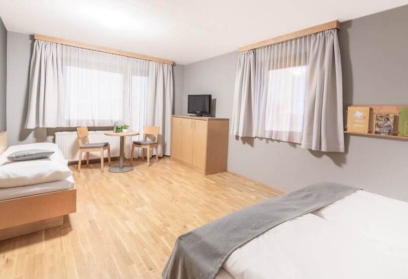 Номер Стандарт Трехместный, Jufa Hotel Montafon