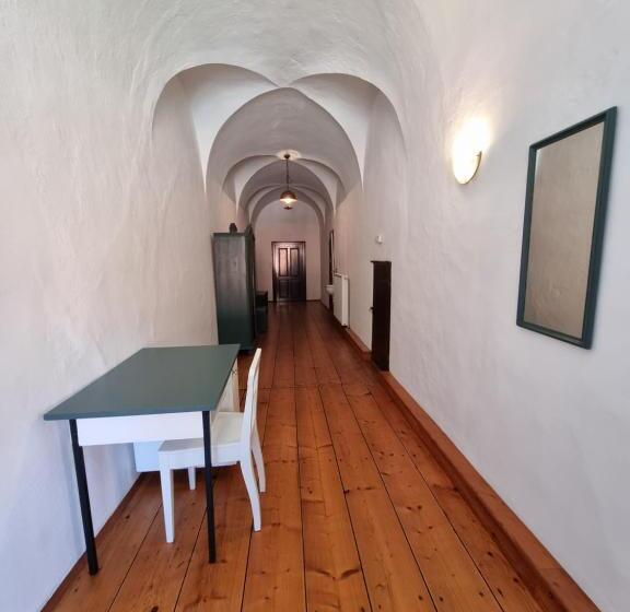 침실 2개 아파트, Im Stift Neuberg