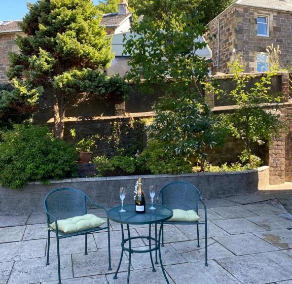 اتاق لوکس با چشم‌انداز دریا, Ardmor Guest House