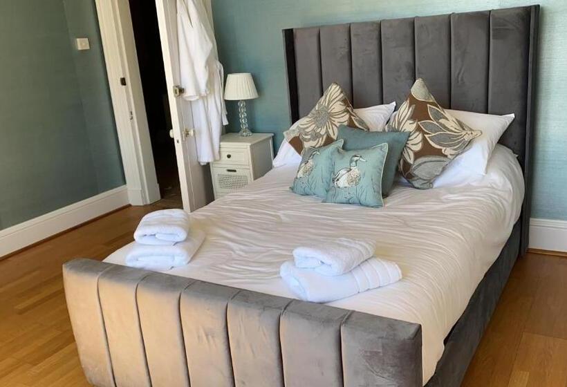 اتاق لوکس با چشم‌انداز دریا, Ardmor Guest House