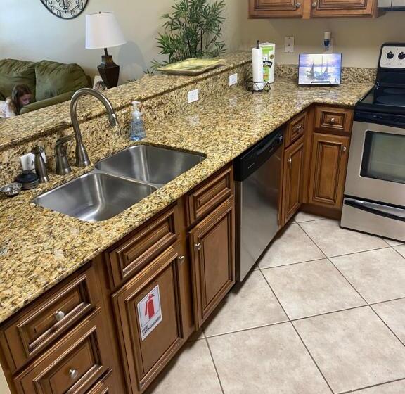 Дом 2 Спальни, Condo W Pool Near Beaches, Dining, Shopping, Etc