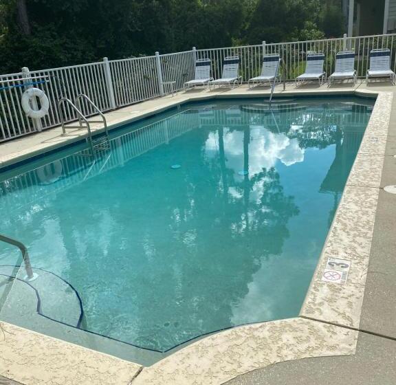 Дом 2 Спальни, Condo W Pool Near Beaches, Dining, Shopping, Etc