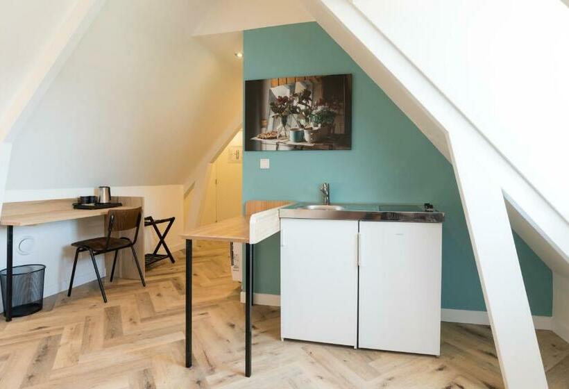 Четырехместный Номер Deluxe, Hof Van Holland