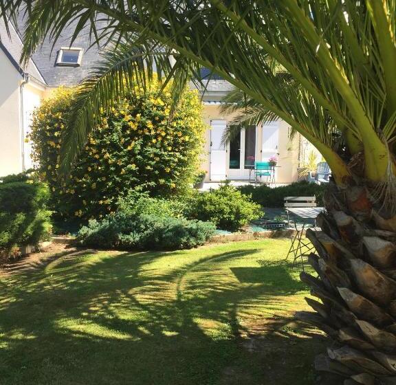 Номер Стандарт Вид на Сад, Côté Jardin Des Charmilles