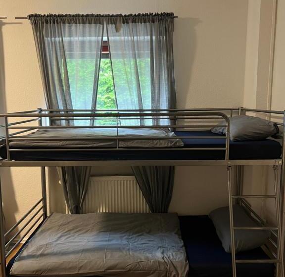 اتاق استاندارد چهارنفره با سرویس بهداشتی مشترک, Mk Hostel Bremen