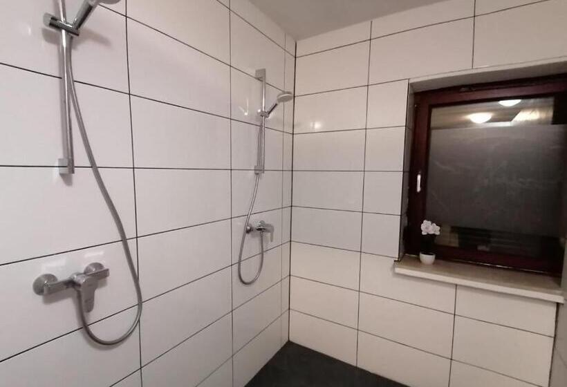 اتاق استاندارد چهارنفره با سرویس بهداشتی مشترک, Mk Hostel Bremen