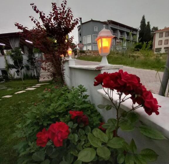 Quarto Triplo Estandar, Paradise House