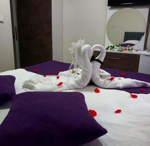 Quarto Estandar, Paradise House