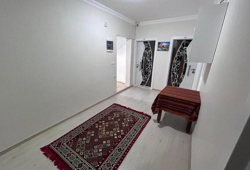 Quarto Familiar, Paradise House