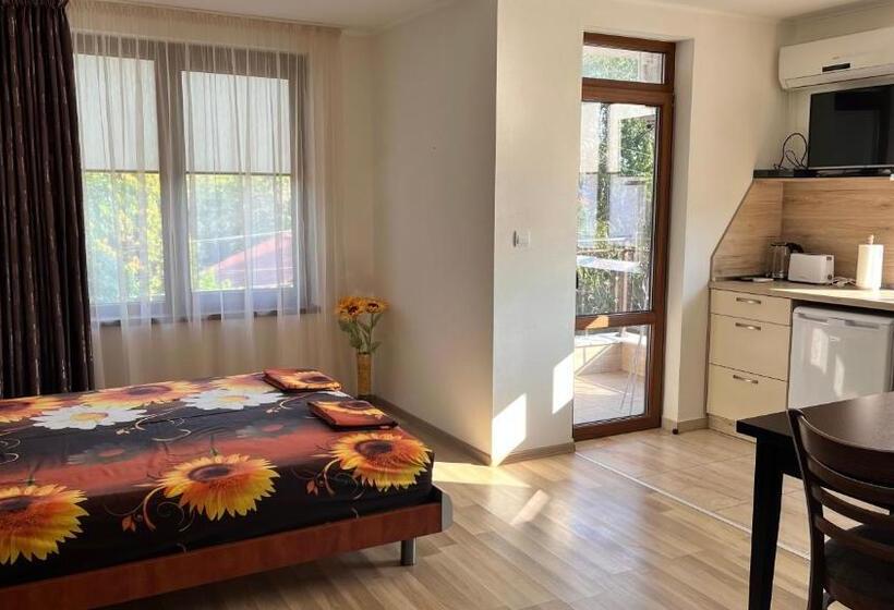 Студио Стандарт с Террасой, Guest House Zornica In Obzor