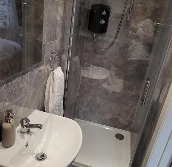 اتاق لوکس, Edelweiss Guest House